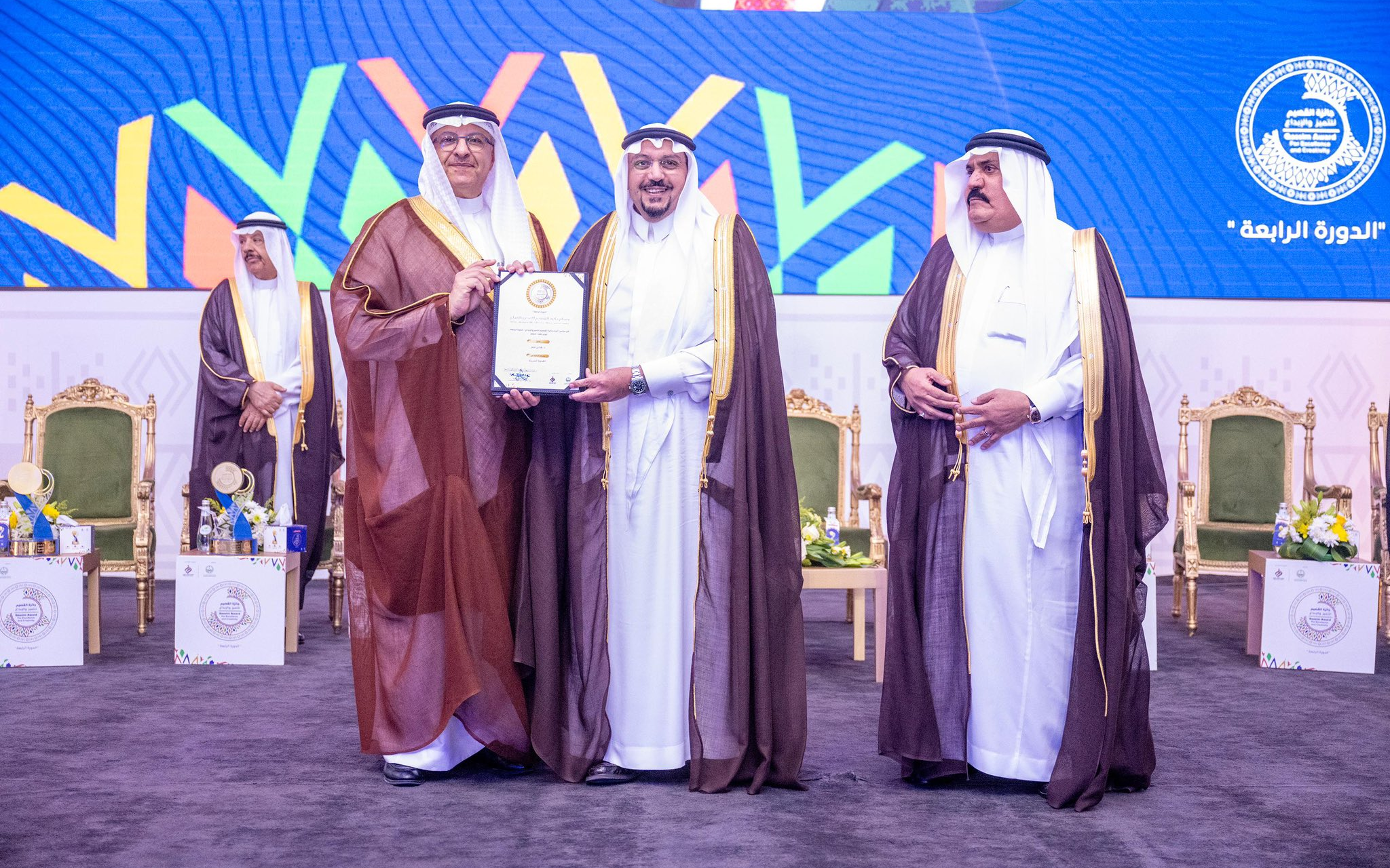 Dr. Hani Najm receiving the Qassim Prize for Excellence and Creativity from H.R.H. Prince Dr. Faisal bin Mishaal bin Saud bin Abdulaziz, 2024.